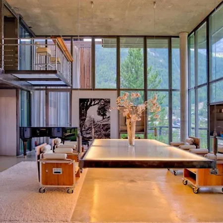 アパート Julen Loftus Chic Mountain Sanctuary With Panoramic Views ツェルマット